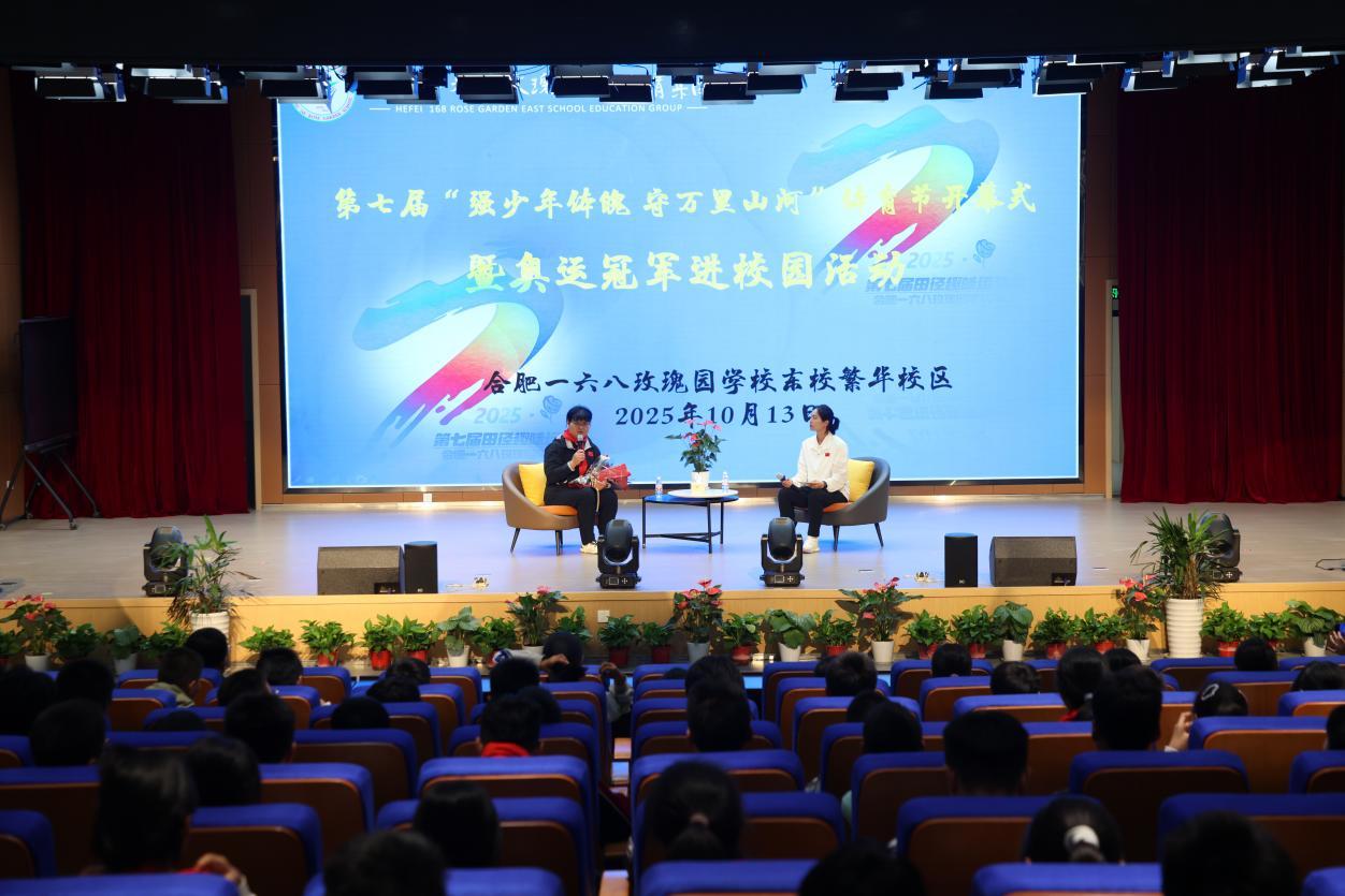 https, 表演者身着 https, 表演者身着